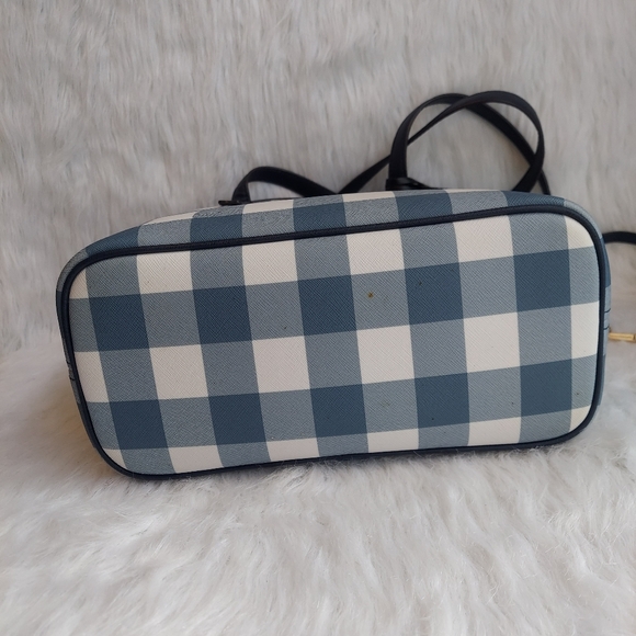 Michael Kors checkered Tote and wristlet set. - Picture 8 of 8